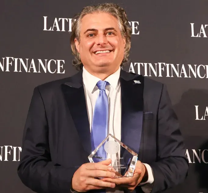 Latinfinance bono Uruguay