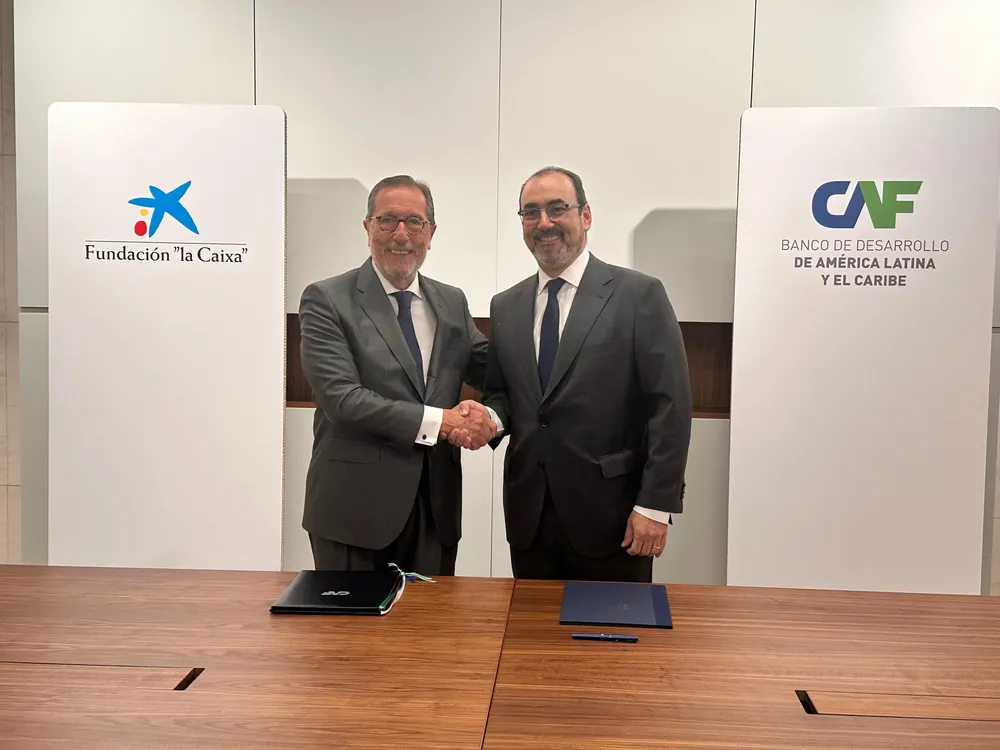 Acuerdo entre CAF y Fundación la Caixa de España