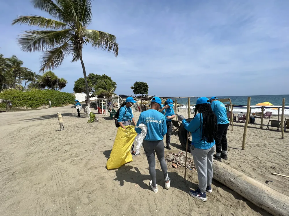 Bancaribe limpieza de playas